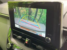 【バックカメラ】駐車時に後方がリアルタイム映像で確認できます。大型商業施設や立体駐車場での駐車時や、夜間のバック時に大活躍！運転スキルに関わらず、今や必須となった装備のひとつです！