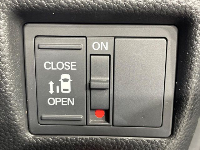 【パワースライドドア】スマートキーや運転席のスイッチでスライドドアの開閉が可能♪電動だから力を入れてドアを開ける必要が無く、小さいお子様でも、重い荷物を持っている時もラクに開け閉めできます♪
