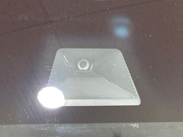 【ホンダセンシング】走行中に前方の車両等を認識し、衝突しそうな時は警報とブレーキで衝突回避と被害軽減をアシスト。より安全にドライブをお楽しみいただけます。