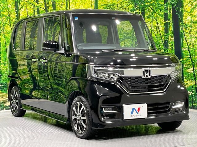 大好評のボディコーティング「弾スプラッシュコート」もご納車までに施工可能。通常のガラスコートと異なる、耐久年数6年の無機質ガラスコーティングが、ボディをキレイな状態に保ってくれます。