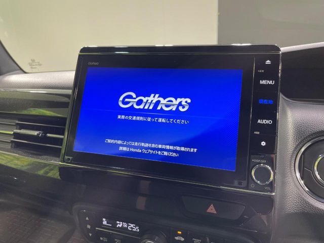 【純正8型ナビ】人気の純正ナビを装備。オーディオ機能も充実しており、Bluetooth接続すればお持ちのスマホやMP3プレイヤーの音楽を再生可能！毎日の運転がさらに楽しくなります！！