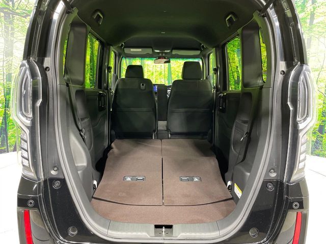 普段のお買い物や通勤、送迎等に十分な荷室スペースを確保しております。セカンドシートを倒すと、大きな荷物の積載も可能です♪