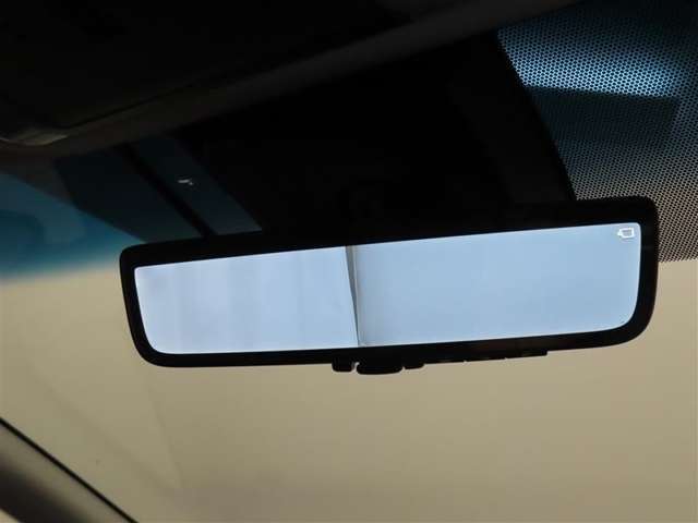 デジタルインナーミラーを装備しております。