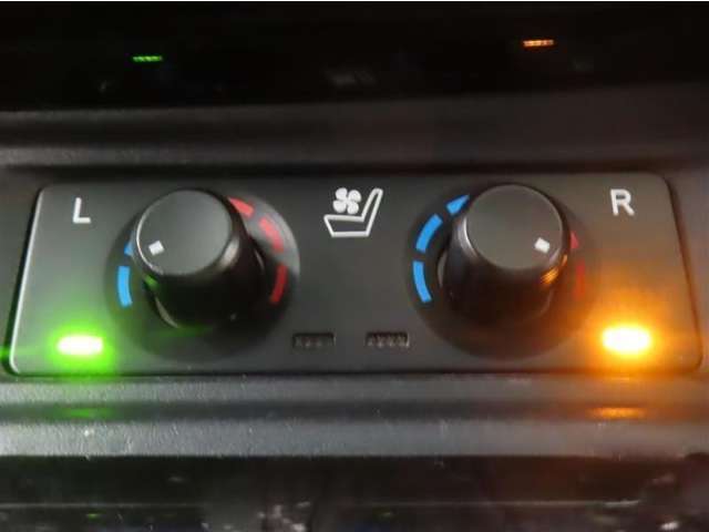 左右前席にシートヒーター＆シートベンチレーションを装備しております。