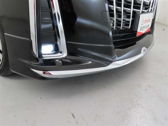 モデリスタ製フロントスポイラーを装着しております。