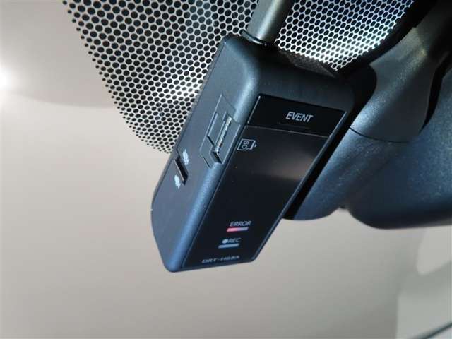 純正ドライブレコーダーを装備しています。記憶媒体はお客様手配になります。