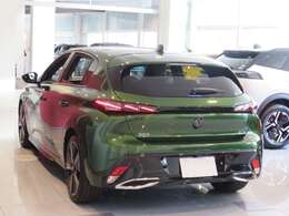 新車ショールームに併設の屋内展示場で雨の日でも安心してご検討いただけます。