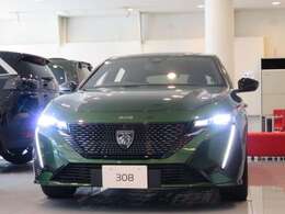 フロント＆バックソナー、フロントとリアバンパーに内蔵された音波センサーが障害物を感知警告表示と警告音で注意をうながしてくれます。