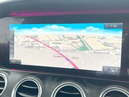 ●ベンツ純正ナビ:一体感のあるナビは、高級感ある車内を演出してくれます。オーディオ機能も充実しておりますので、運転もより楽しめます♪