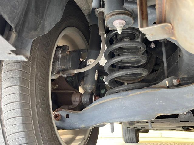 お車を安心してお乗りいただく為には、足回りの定期点検が欠かせません。サービスサポート（有償保証）では無料点検もご提供しており、安心のカーライフをお過ごしいただけるサポート体制が整っています。