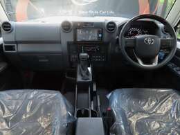 ■TOYOTA純正オプション・4ヶ国語対応純正ナビシステム (NMZK-W73D) ■地上波デジタルTVチューナー ■DVDプレイヤー映画再生機能付き ■2.0ETCユニット装着済み ■ワイヤレスドアロックリモートコントロール装備など