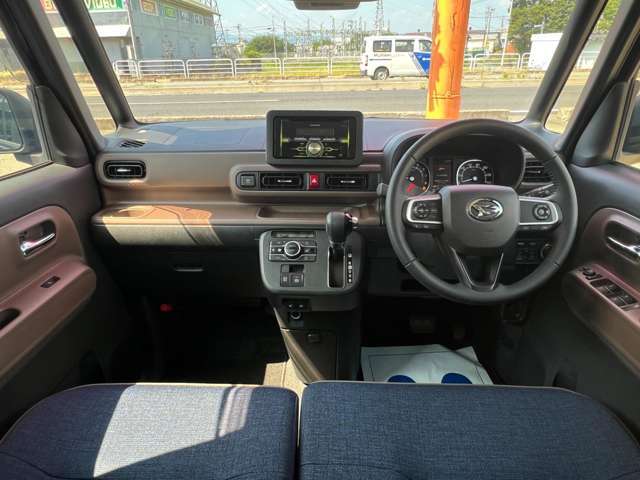 インパネはシンプルなデザイン！各操作スイッチなども使いやすい位置に配置されています！