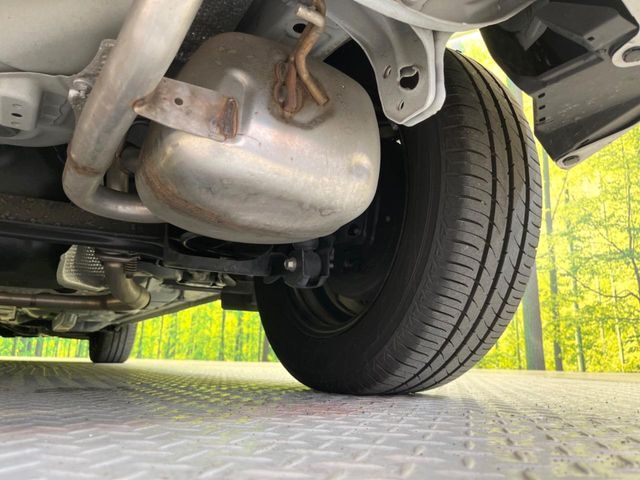 お車を安心してお乗りいただく為には、足回りの定期点検が欠かせません。サービスサポート（有償保証）では無料点検もご提供しており、安心のカーライフをお過ごしいただけるサポート体制が整っています。