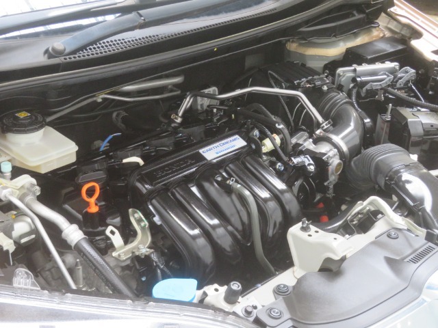 スポーツハイブリッド1.5L　i-VTEC   DCDエンジン搭載です。