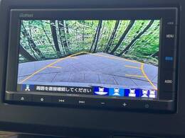 【バックカメラ】駐車時に後方がリアルタイム映像で確認できます。大型商業施設や立体駐車場での駐車時や、夜間のバック時に大活躍！運転スキルに関わらず、今や必須となった装備のひとつです！