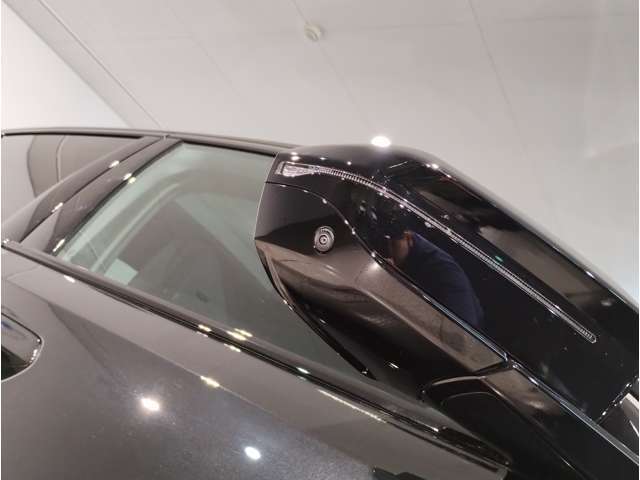 ☆BMWの前後重量配分50:50はエンジン自体をフロントタイヤよりも後ろにずらし、通常はエンジンルーム内に搭載される重量物であるバッテリーをトランクに移動させるなどして実現されています☆