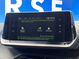 ●Android　Auto：スマホとの有線接続で、ナビ・オーディオ再生などスマホのアプリ機能が画面でも使える便利機能です！