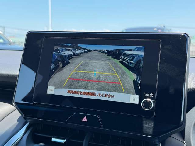 【バックカメラ】バックカメラがついているので駐車が苦手の方でも安心して後退可能です！ガイドラインも表示されます！クリアランスソナーと合わせて、カメラと音で周囲を確認しながら駐車が可能となっております！
