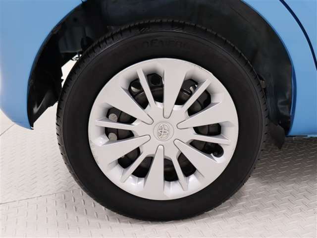 タイヤサイズは165/65R14！納車前の点検時にタイヤ交換させていただきます！ホイールキャップに傷があります。