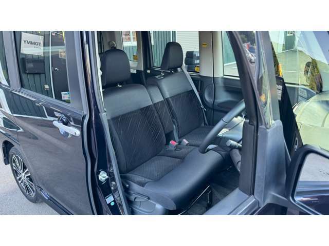 納車前にしっかりとルームクリーニング、外装美装を実施！とにかく気持ちよく乗り始めていただけるように隅々まで綺麗にしていきます！