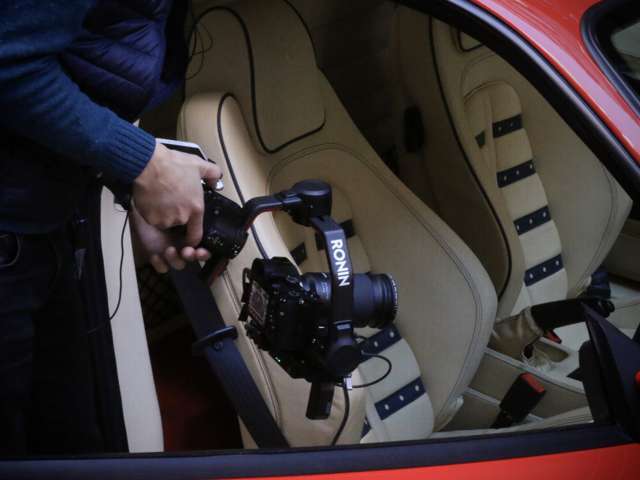 自動車専門カメラマンによる映像作品を制作！複数台・並走・空撮等オプションございます。