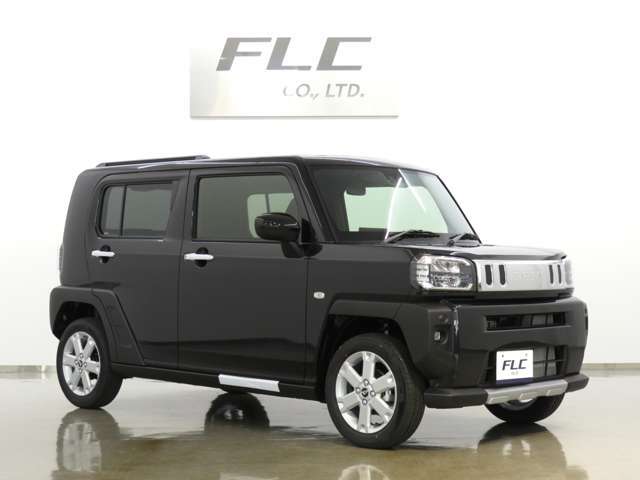 当社の届出済未使用車は、店舗に『新車おろしたて』の状態で入荷いたします。新規届出によりナンバーを取得後、店頭で丁寧に展示・保管をしています。遠方のお客様にも、安心してお勧めできるコンディションです。