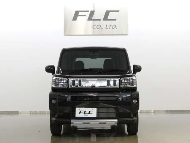 メッキパーツやシルバー塗装を内外装に採用した、タフトの特別仕様車『クロムベンチャー』。上質感と特別感が際立つ一台です。