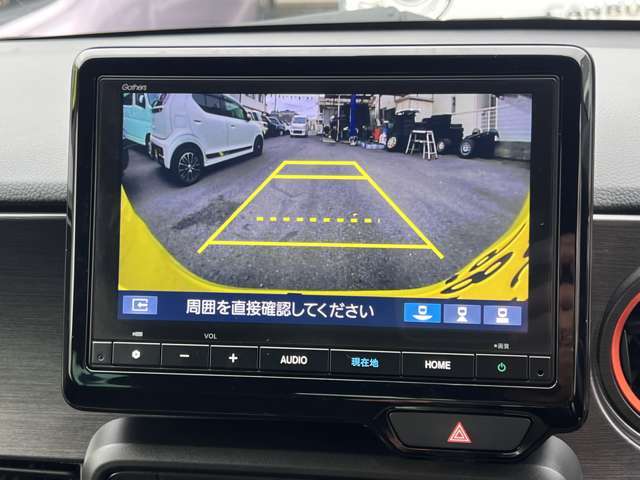 メーカーオプションの8インチベーシックインターナビ付き♪　バックカメラも見やすい画質です♪