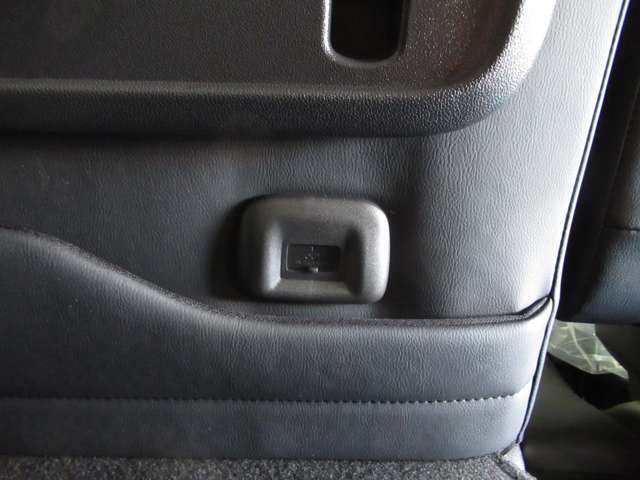 助手席シートバックにUSBを完備　後部座席で携帯やゲーム機の充電が可能
