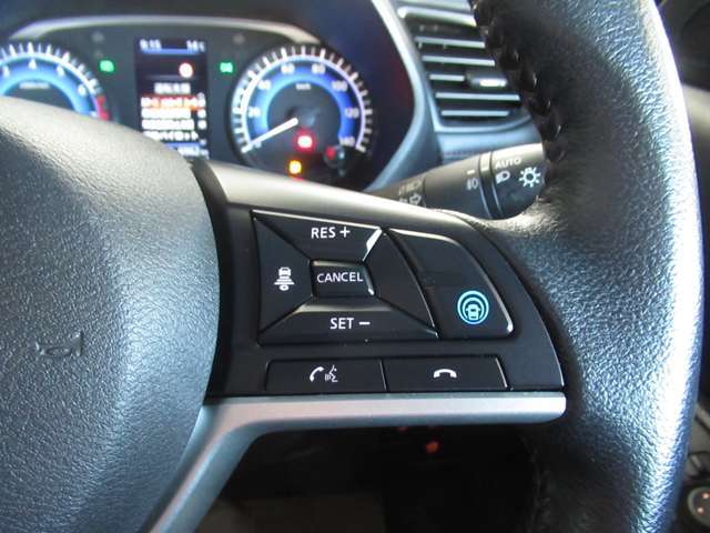 運転支援システム　プロパイロット高速道路のロングドライブに運転が苦手なかたへ車間や車線をキープしてくれます