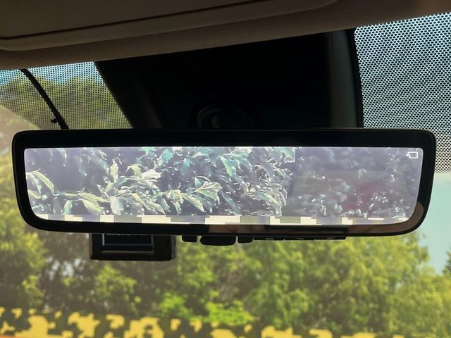 【デジタルインナーミラー】後席の大きな荷物や同乗者で後方が確認しづらい時でも安心！カメラが撮影した車両後方の映像をルームミラー内に表示。クリアな視界で状況の確認が可能です！