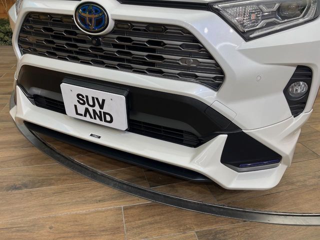 【TRDエアロ】人気のTRDエアロを装備！クルマの外観がよりスタイリッシュになり、街中で存在感あふれる1台に♪将来買い替える時にもリセールに影響しやすく、価値ある人気の装備です！