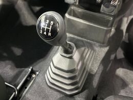 【フロア5速MT】走りの5速MT！！スポーティーな走行をお楽しみいただけます♪