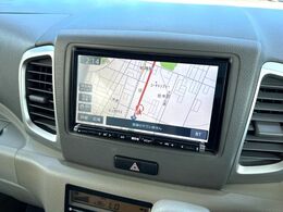 【ナビゲーション】目的地までしっかり案内してくれる使いやすいナビ。Bluetooth接続すればお持ちのスマホやMP3プレイヤーの音楽を再生可能！毎日の運転がさらに楽しくなります！！