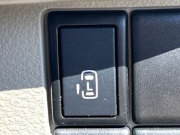 【パワースライドドア】スマートキーや運転席のスイッチでスライドドアの開閉が可能♪電動だから力を入れてドアを開ける必要が無く、小さいお子様でも、重い荷物を持っている時もラクに開け閉めできます♪
