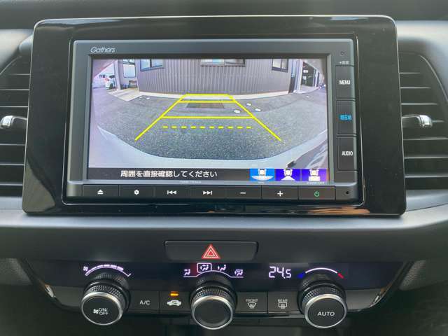 安心して車庫入れができる、リバース連動リアカメラが装着されております。狭い駐車場はもちろん、雨の日や夜間でもストレスなく運転して頂けます。
