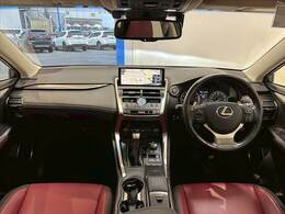 コックピット。車内もキレイで嫌な臭いもありません！ご納車後の臭いが付きにくくなる「空気触媒コーティング」もあります。