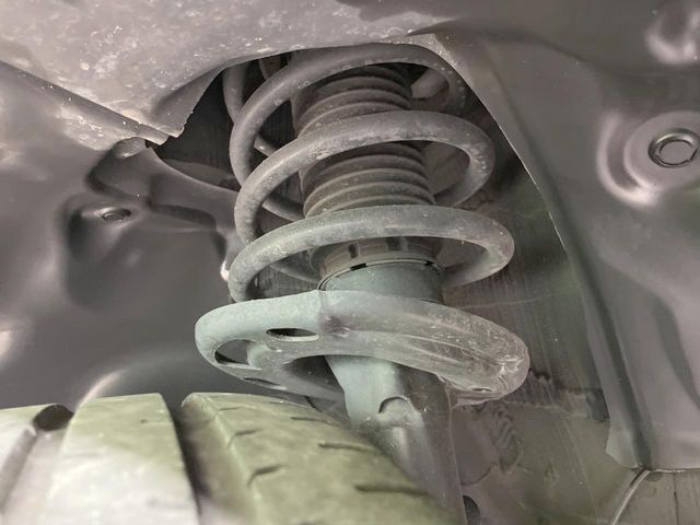 お車を安心してお乗りいただく為には、足回りの定期点検が欠かせません。サービスサポート（有償保証）では無料点検もご提供しており、安心のカーライフをお過ごしいただけるサポート体制が整っています。