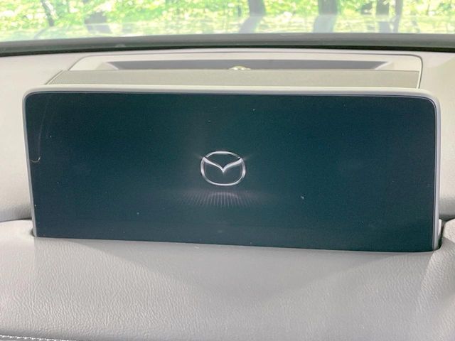 【メーカー純正8型ナビ】インテリアに溶け込むスタイリッシュな「専用設計」メーカーナビを装備♪視認性や操作性など基本性能にも優れ、より上質なカーライフをお楽しみいただけます。