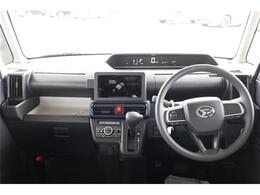 前席全体　目線も高く広い視界で安心して運転することができますね！