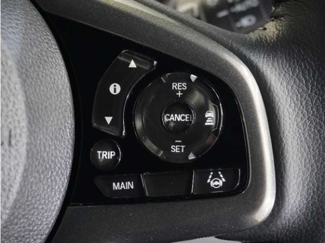 【ホンダセンシング】衝突を予測してブレーキをかけたり、前のクルマにちょうどいい距離でついていったりできる多彩な安心・快適機能を搭載した先進の安全運転支援システム。