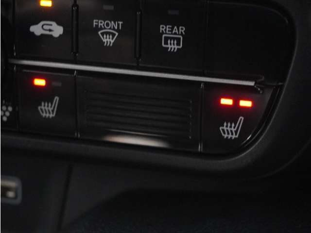 【シートヒーター】寒い日も、心地よく過ごせる空間を。温度調節が可能です。