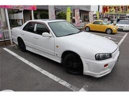 25GT！fourセダン！4WD！希少グレードです！またカッコイイカスタム！フロントバンパーGT-R仕様！アルミは今流行のワーク18AW！カッコイイ！エアロパーツ！嬉しいサンルーフ付き！これはお買い得