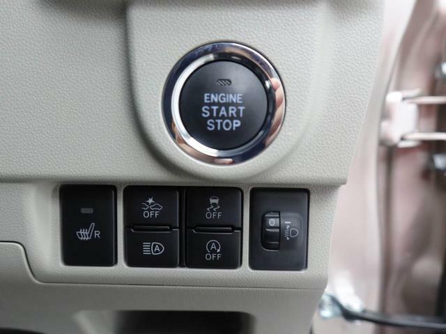 ブレーキを踏みながらスイッチを押すだけで、エンジンがかけられます！キーの差込は不要で、押すと橙色に点灯しますので、分かり易いですね♪