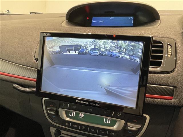 LIBERALAでは多種多様の車種をご用意させていただいております。お客様がご納得いくまで、そのお車の持つ特性を五感すべてで感じ取っていただける場をご提供します。