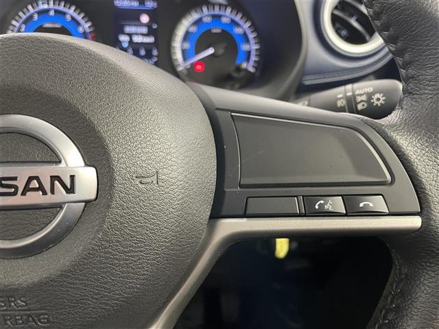 【ステアリングスイッチ】手元のボタンから、オーディオやナビなどの操作ができるので、よそ見をせずに安全に運転に集中できます！