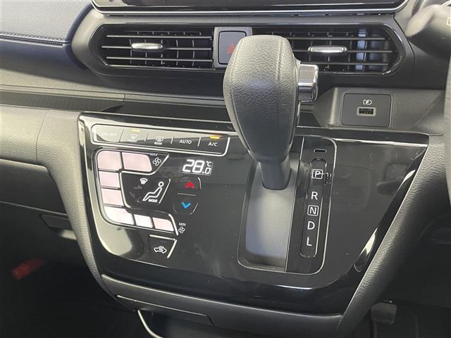 【シフトレバー】シフトも操作しやすく快適なドライブを楽しんでいただけます！