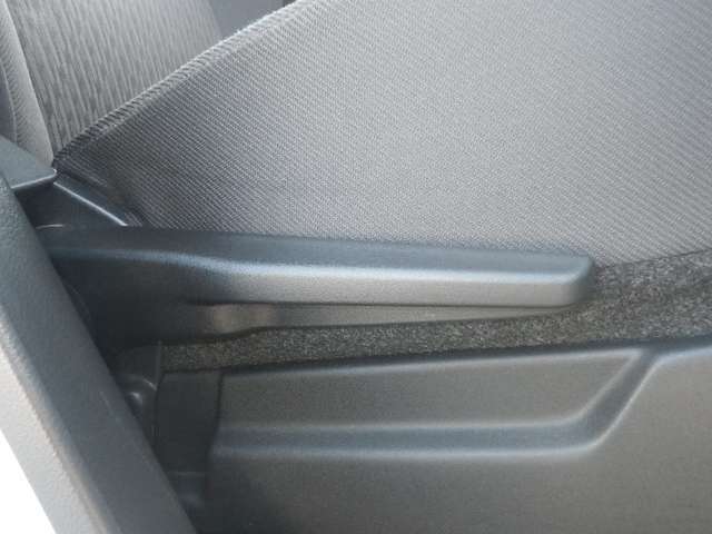 運転席シートハイトアジャスター