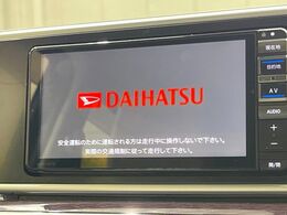 【純正ナビ】人気の純正ナビを装備しております。ナビの使いやすさはもちろん、オーディオ機能も充実！キャンプや旅行はもちろん、通勤や買い物など普段のドライブも楽しくなるはず♪