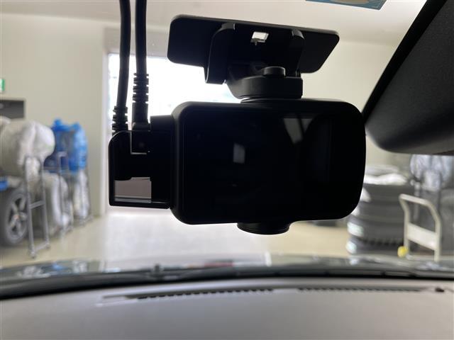 【バックミラー】大きくて見やすいので、後方を見るときも安心です！